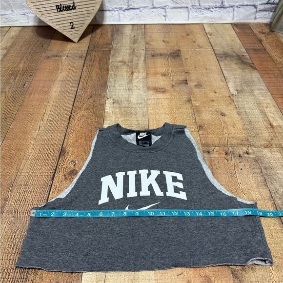 Nike cropped raw cut off top - Picture 6 of 10